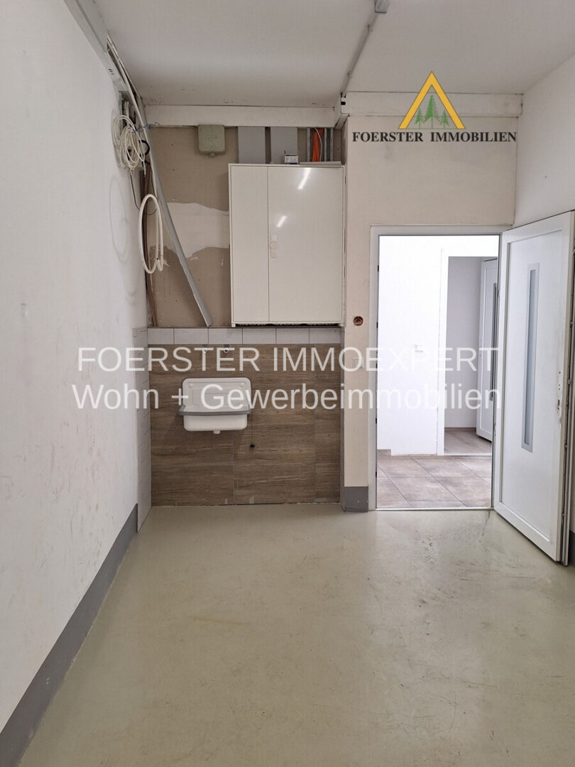 Lagerraum mit Waschbecken