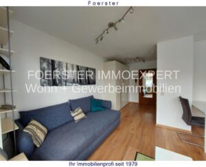 Jetzt eine andere Couch, praktisch möbliert