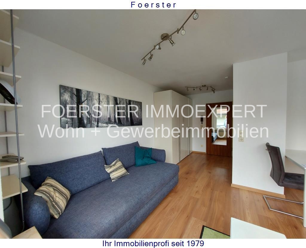 Jetzt eine andere Couch, praktisch möbliert