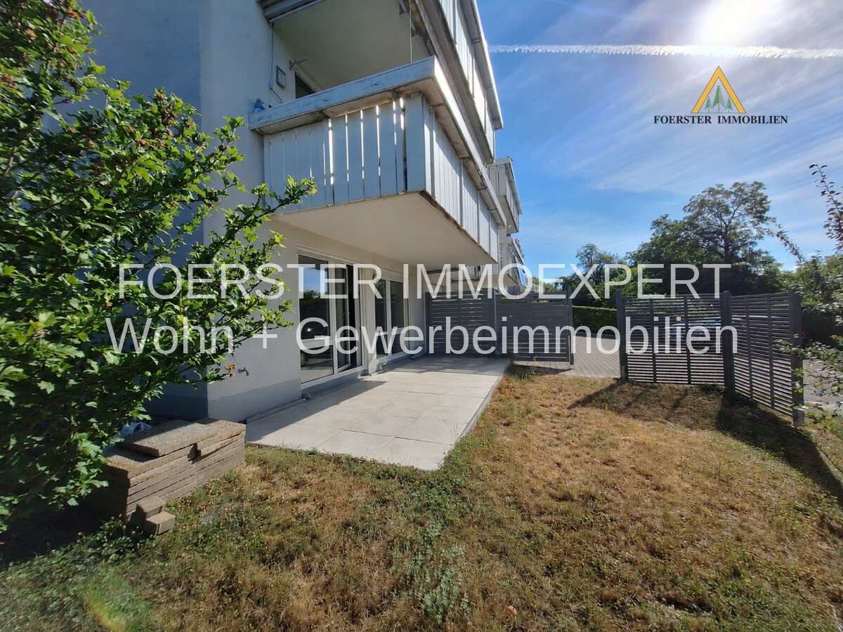 Terrasse mitten im Garten