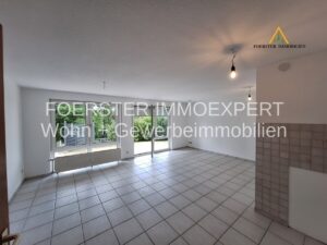 Wohn/Esszimmer mit Blick in den Garten